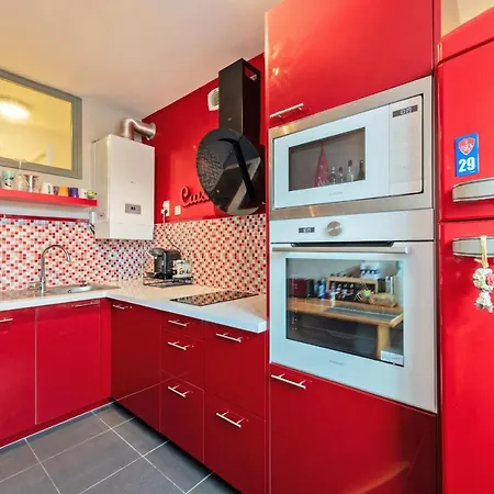 Nice With Garage Near The Sea